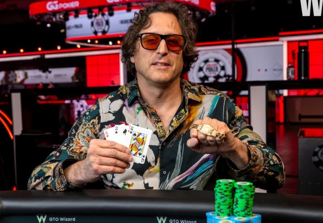 Michael-Casella_WSOP26_Travis-Ball_1974_LR